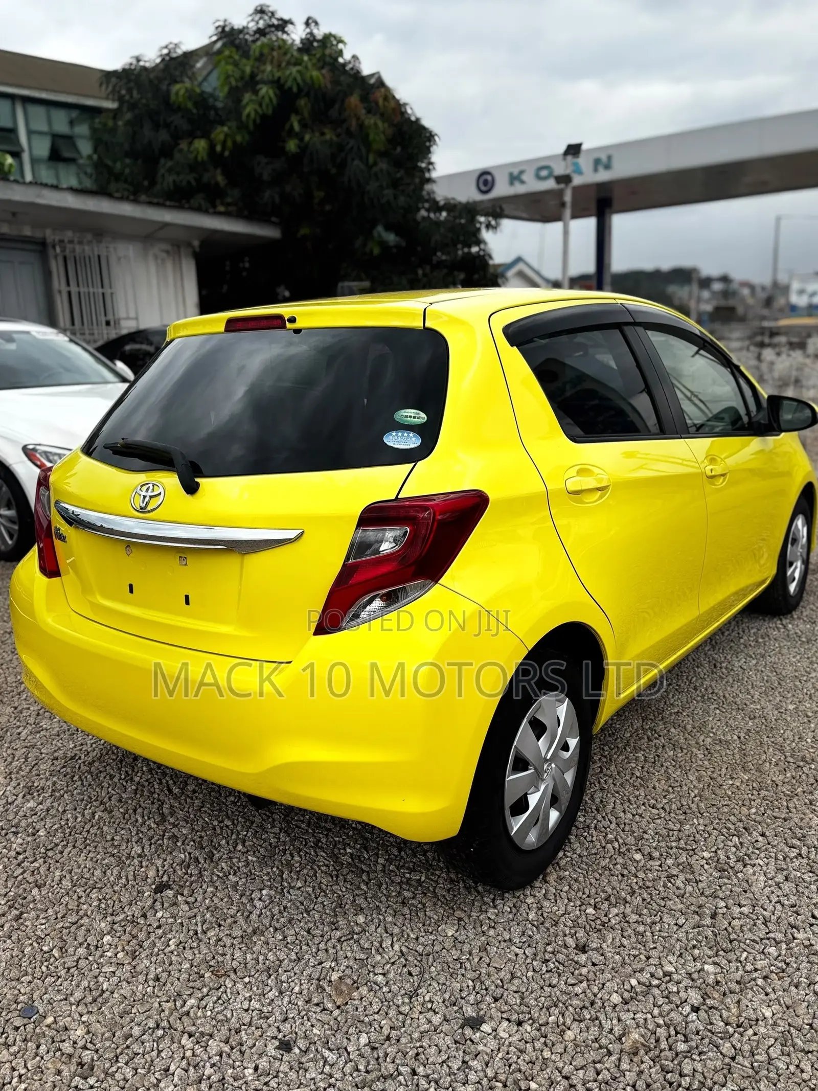 Toyota Vitz 1.5 FWD 3dr 2015 Yellow