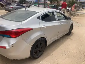 Hyundai Elantra GLS Sedan FWD (1.8L 4cyl 6M) 2013 Silver
