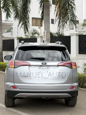 Toyota RAV4 XLE 4dr SUV AWD (2.5L 4cyl 6A) 2018 Silver
