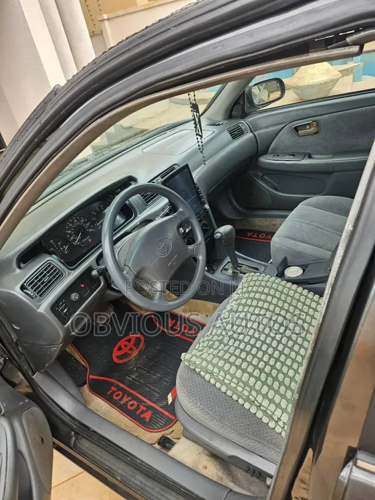 Toyota Camry LE V6 4dr Sedan (3.0L 6cyl 4A) 2001 Gray