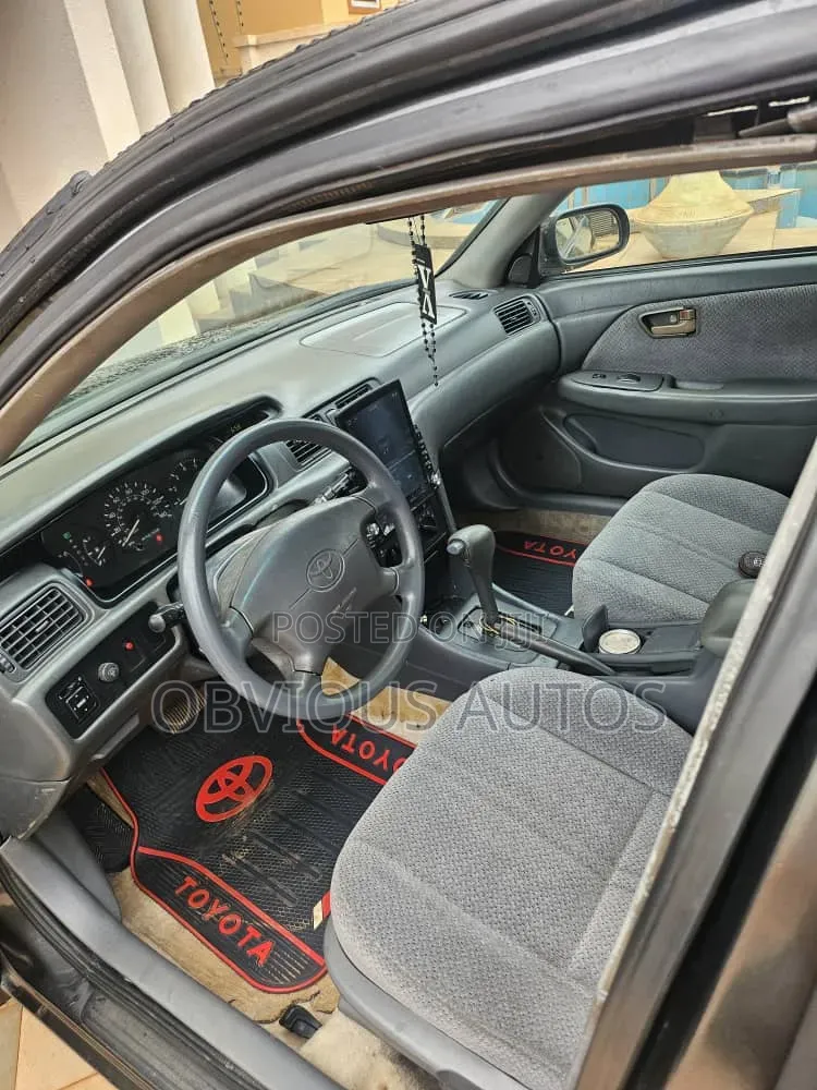 Toyota Camry LE V6 4dr Sedan (3.0L 6cyl 4A) 2001 Gray