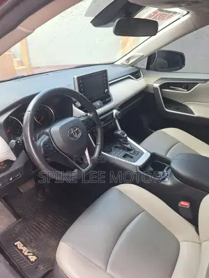 Toyota RAV4 XLE Premium 2021 Burgundy