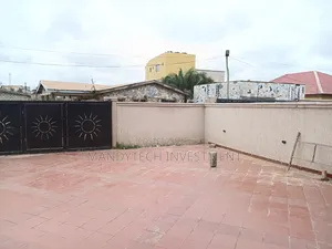 4bdrm Duplex in Lake Side Estate for sale
