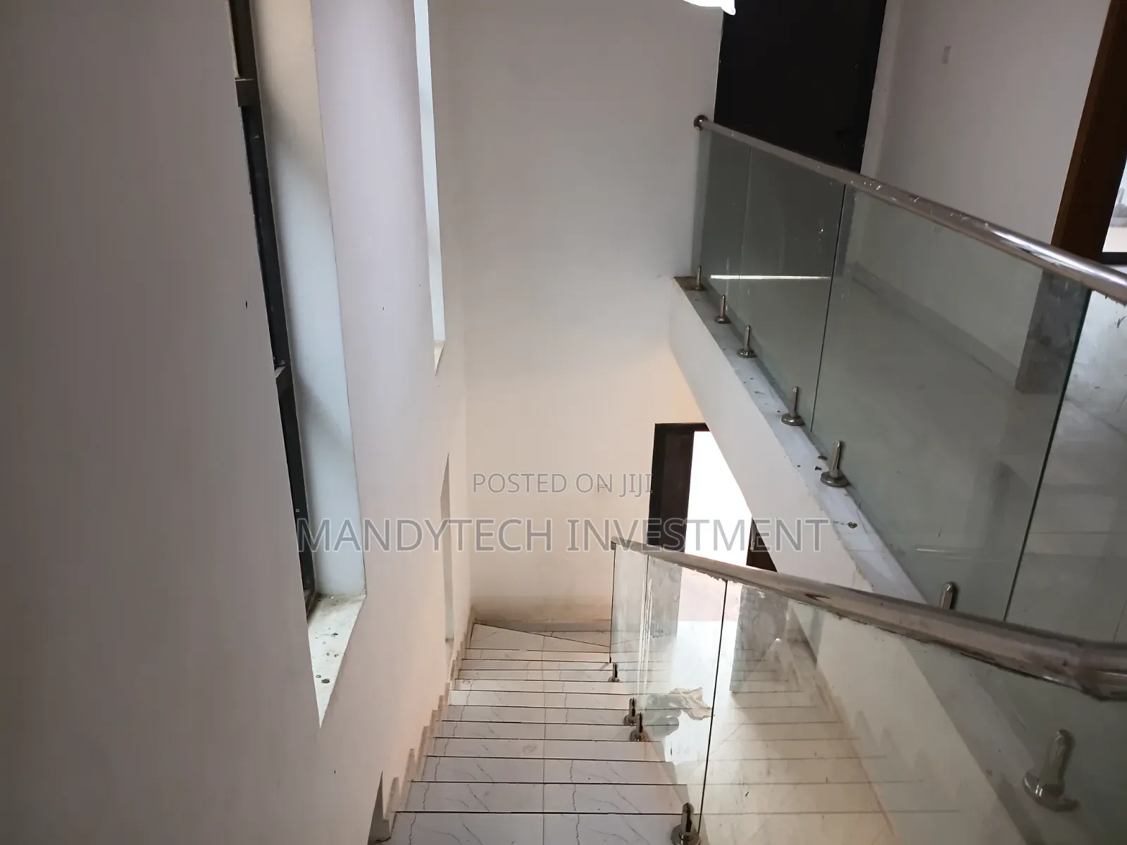 4bdrm Duplex in Lake Side Estate for sale