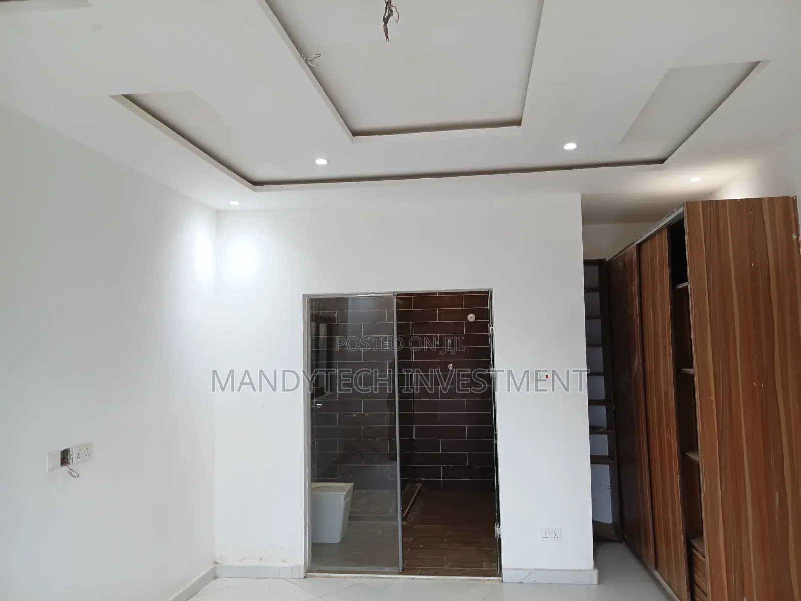 4bdrm Duplex in Lake Side Estate for sale