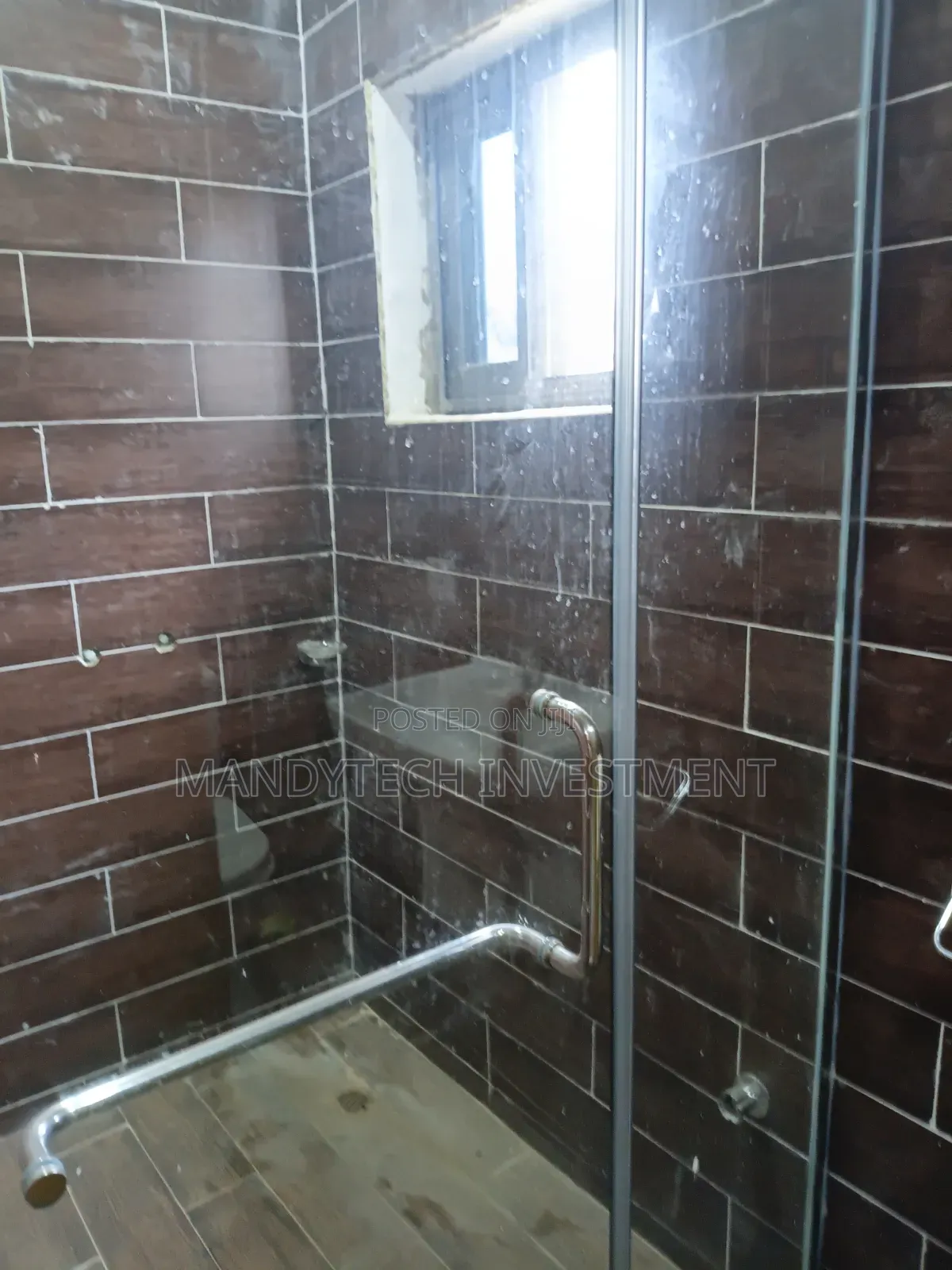 4bdrm Duplex in Lake Side Estate for sale