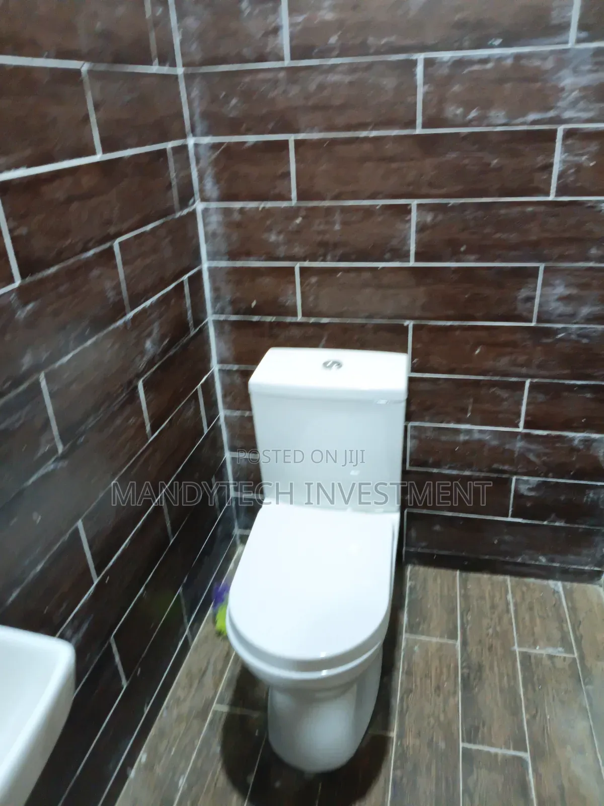 4bdrm Duplex in Lake Side Estate for sale