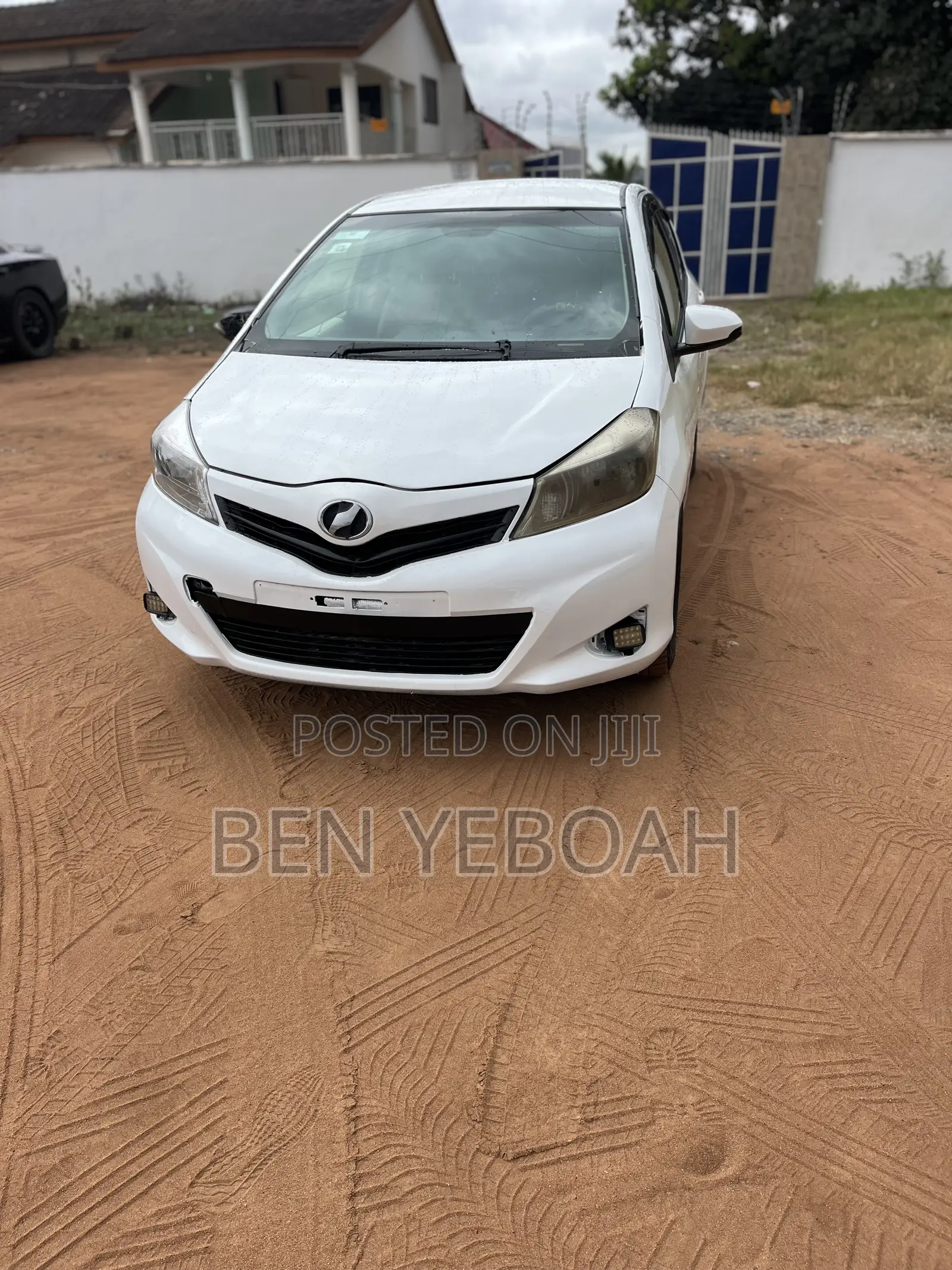 Toyota Vitz 1.3 AWD 3dr 2012 White