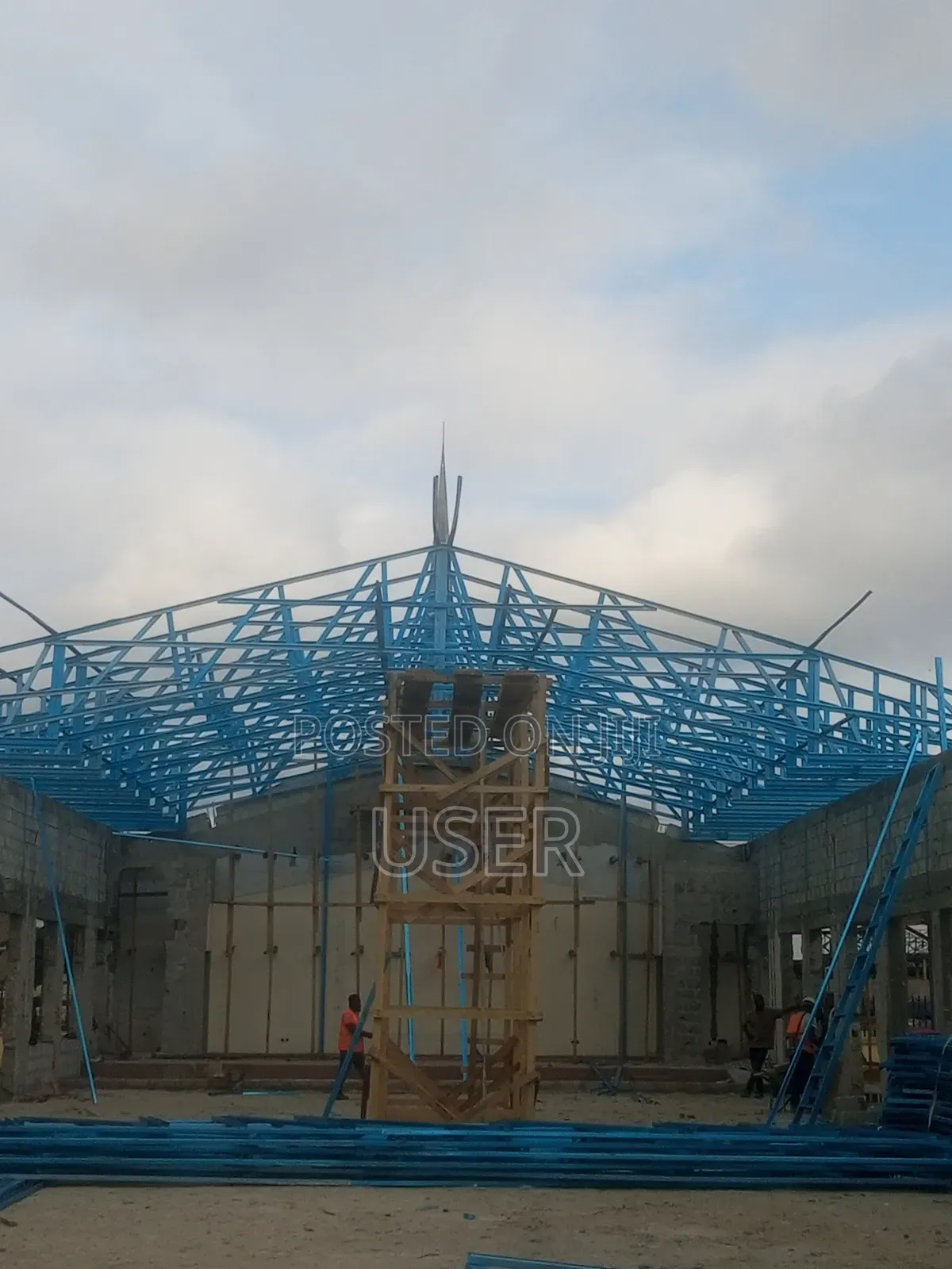 Professional Roofing Installer