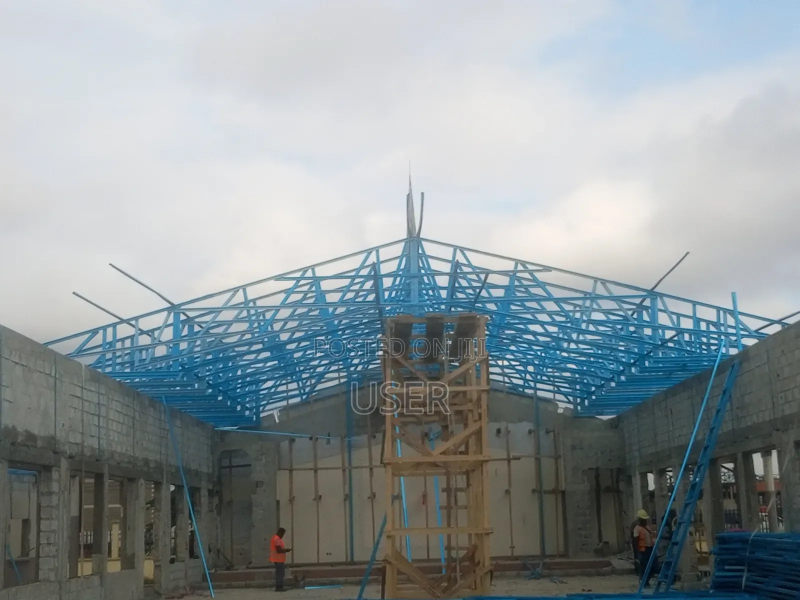Professional Roofing Installer