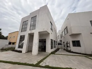 4bdrm Townhouse / Terrace in Adjiringanor, Ability for rent