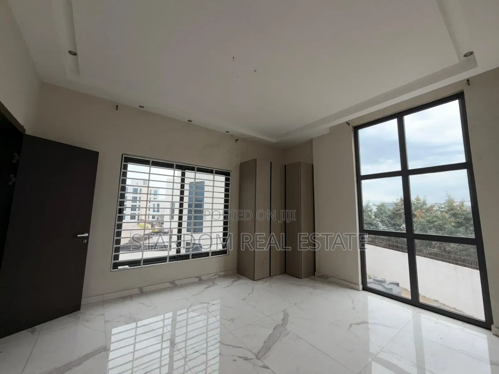 4bdrm Townhouse / Terrace in Adjiringanor, Ability for rent