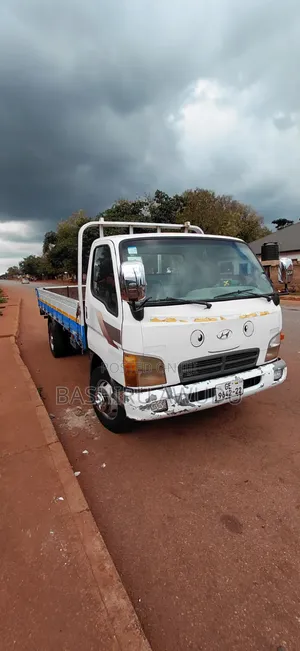 Hyundai 2022 White