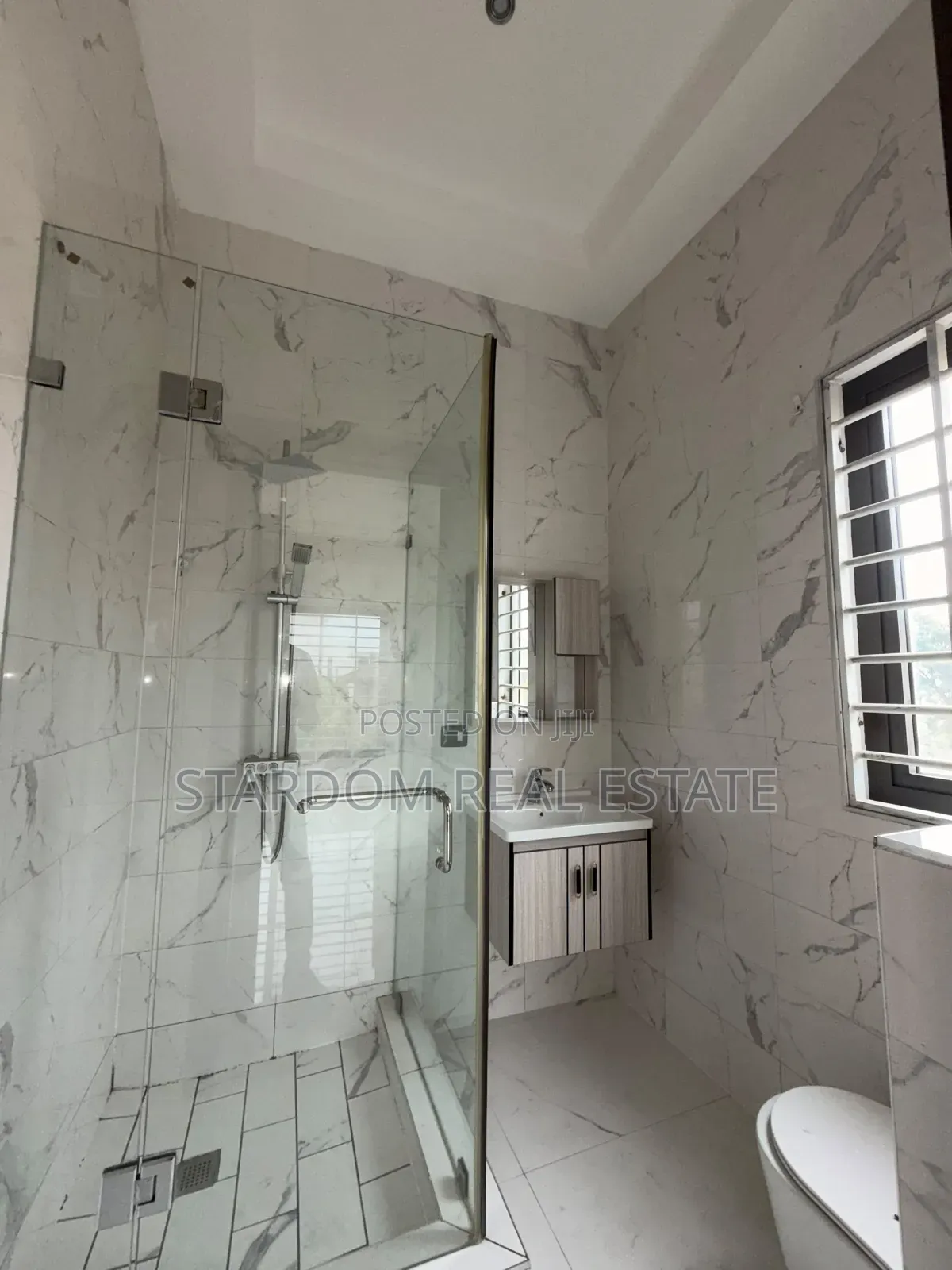 4bdrm Townhouse / Terrace in Adjiringanor, Ability for rent