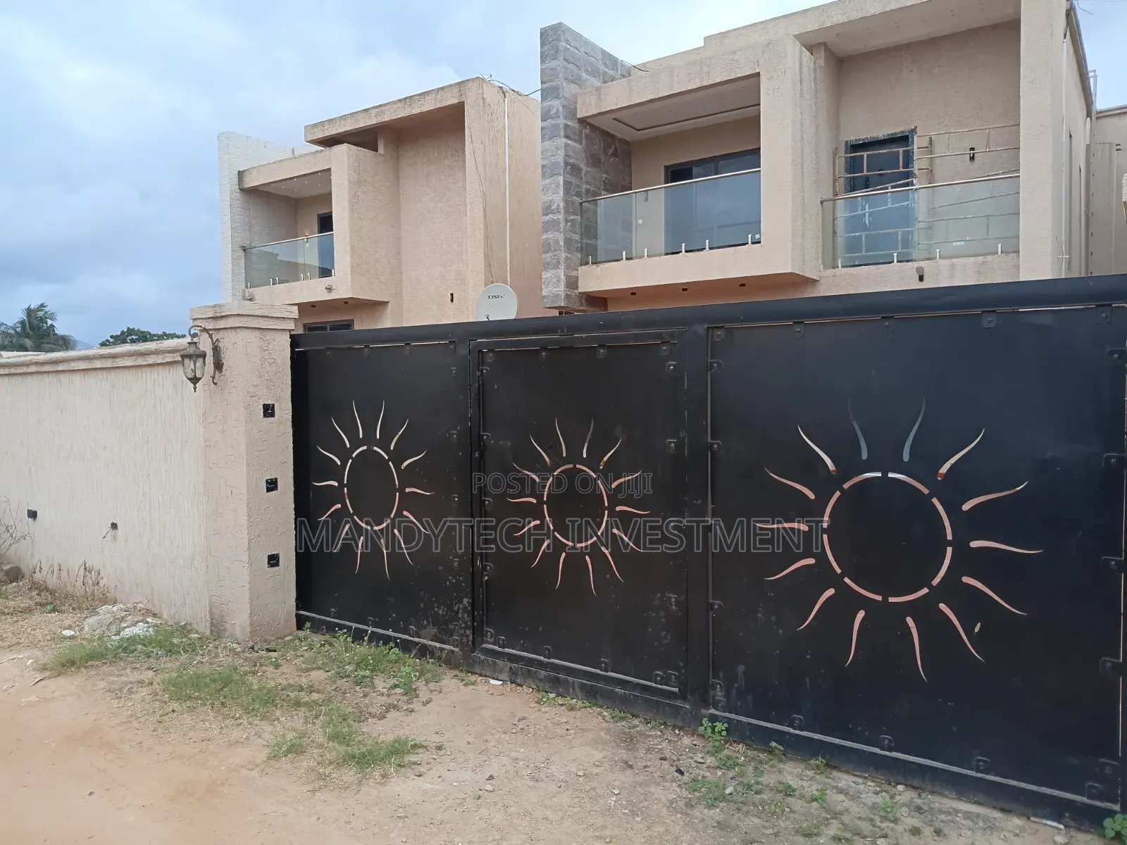 4bdrm Duplex in Lake Side Estate for sale
