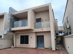 4bdrm Duplex in Lake Side Estate for sale