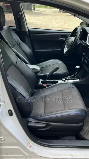 Toyota Corolla SE (1.8L 4cyl 6M) 2018 White