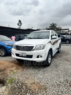 Toyota Hilux 2012 White