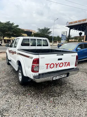 Toyota Hilux 2012 White