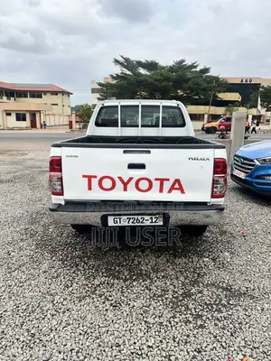 Toyota Hilux 2012 White