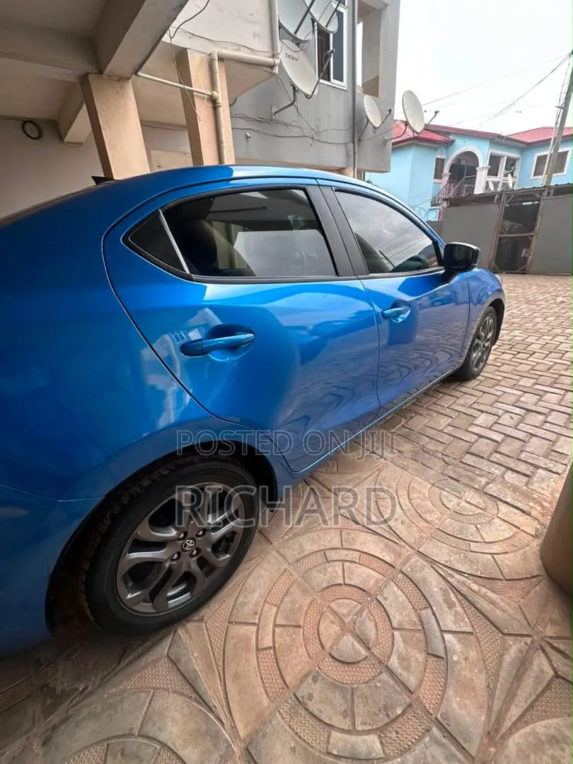 Toyota Yaris 2019 Blue