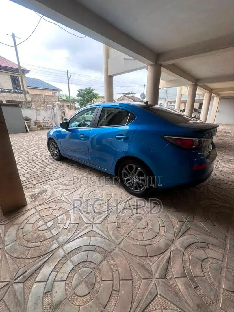 Toyota Yaris 2019 Blue