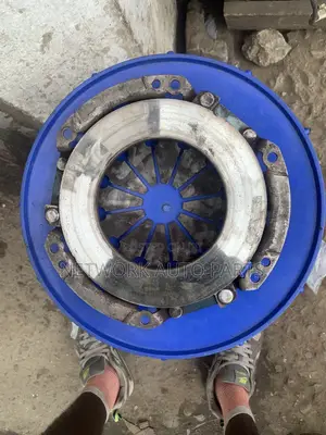 Toyota Yaris Four Plugs Pressure Plate and Disk