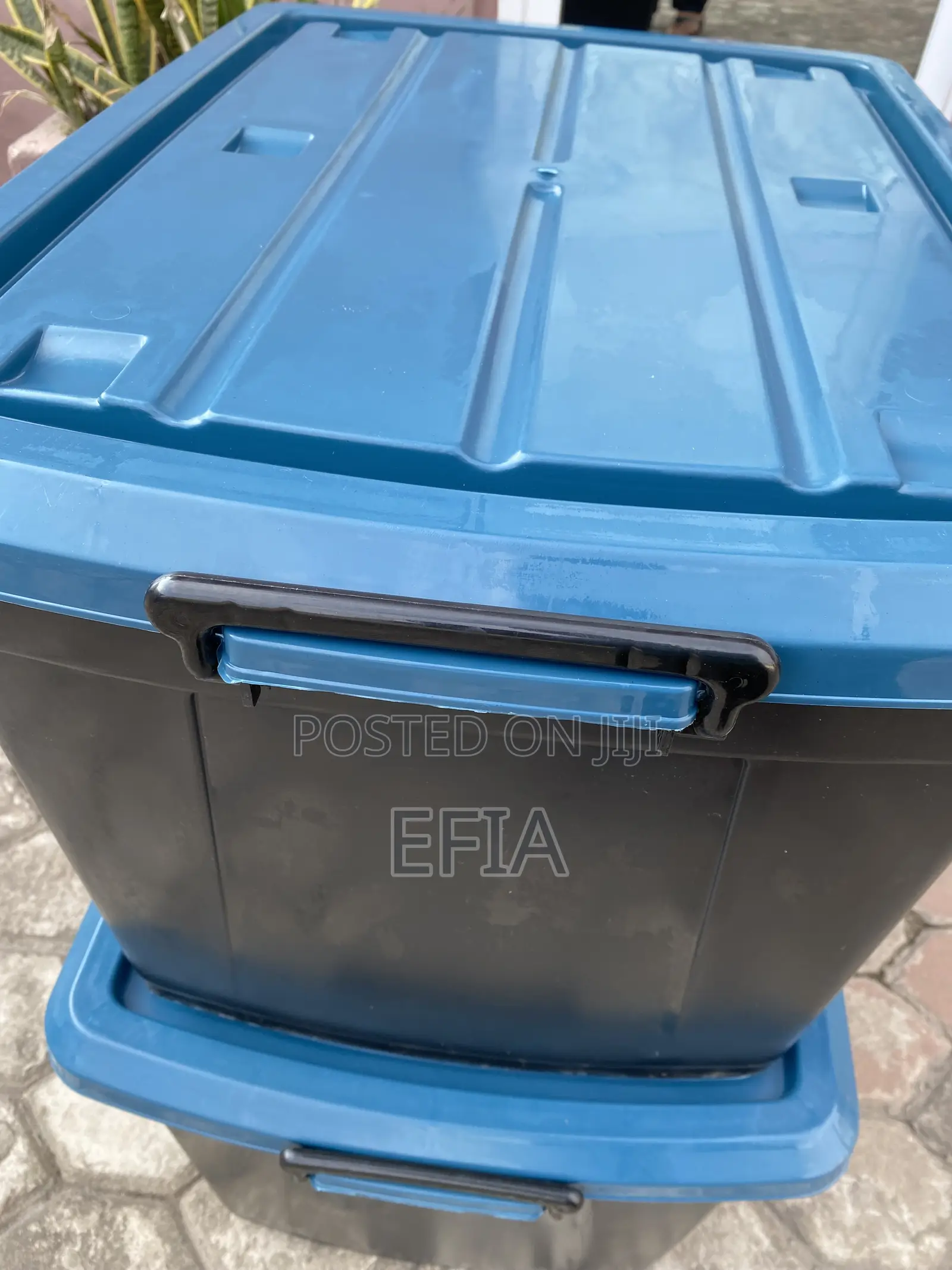 102litres Capacity Side Buckle Storage Container With Wheels