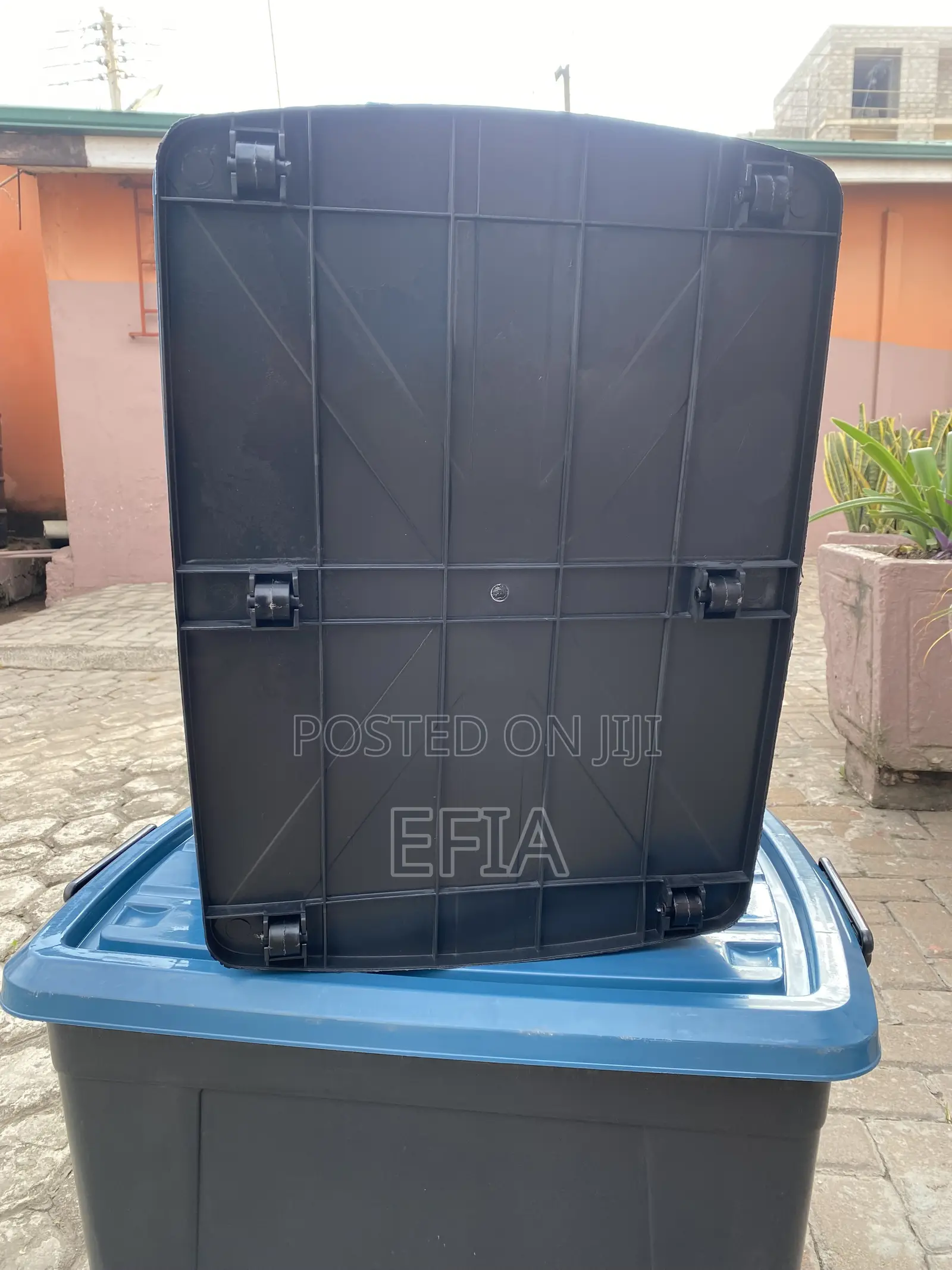 102litres Capacity Side Buckle Storage Container With Wheels