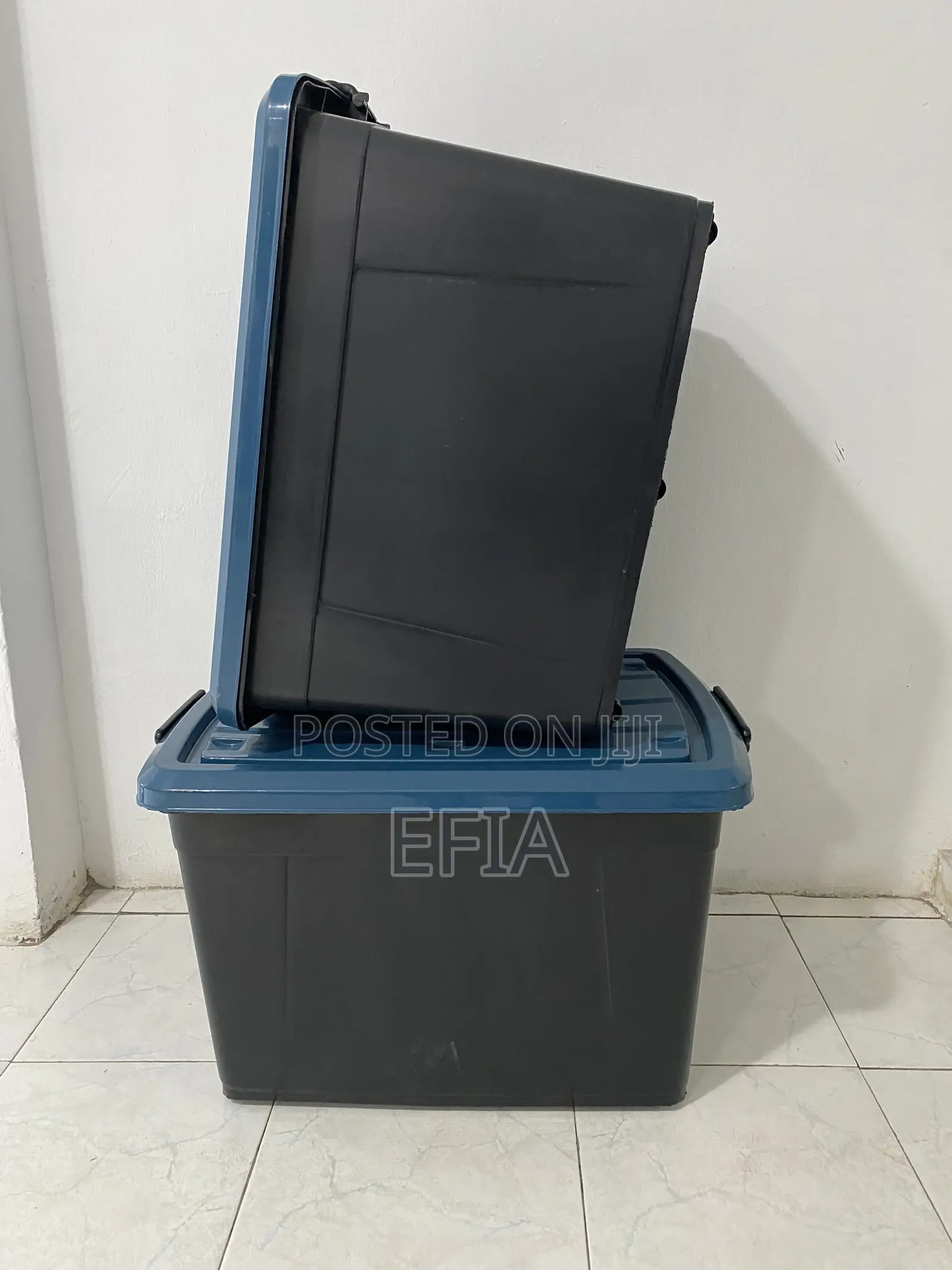 102litres Capacity Side Buckle Storage Container With Wheels