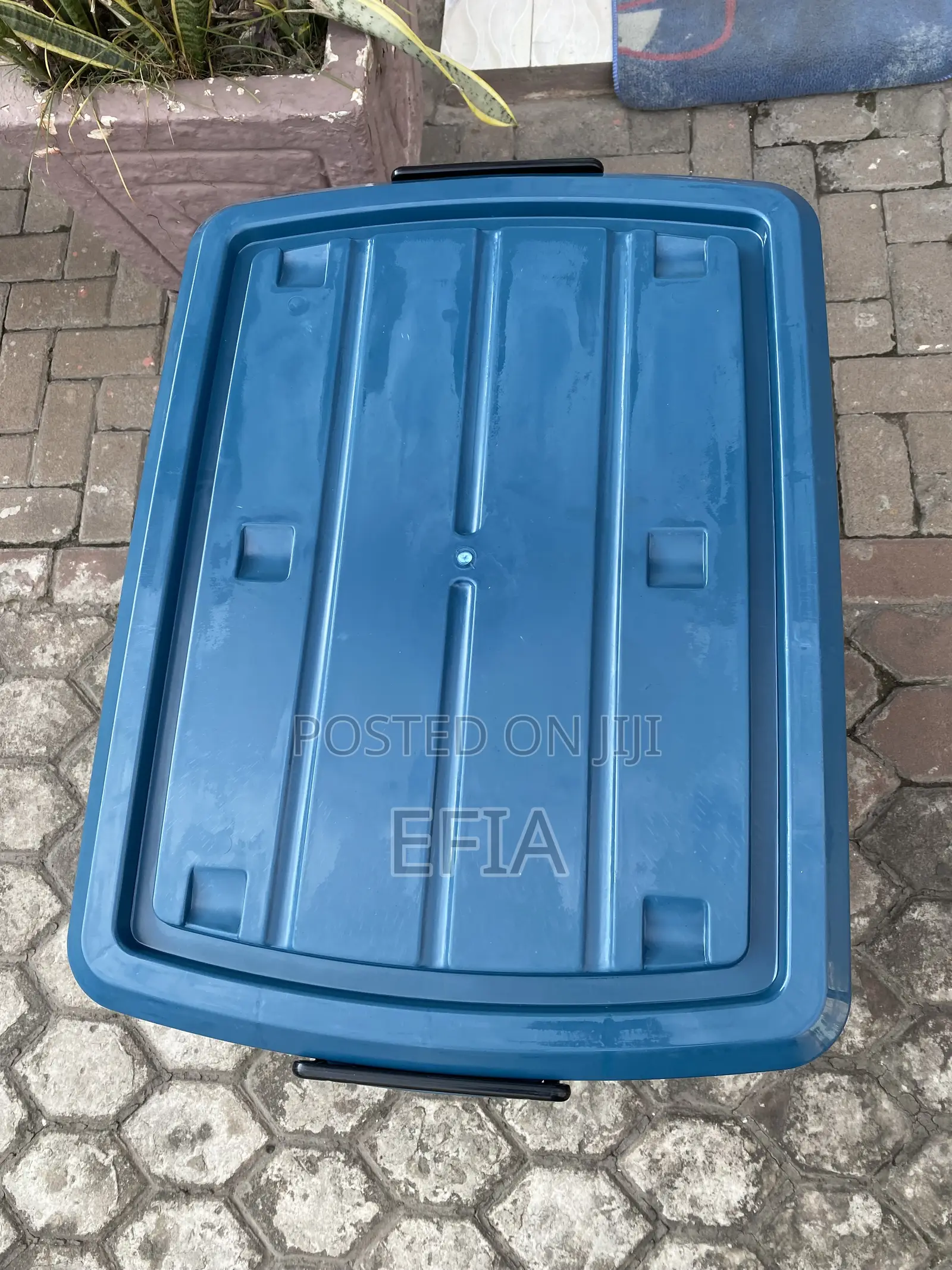 102litres Capacity Side Buckle Storage Container With Wheels