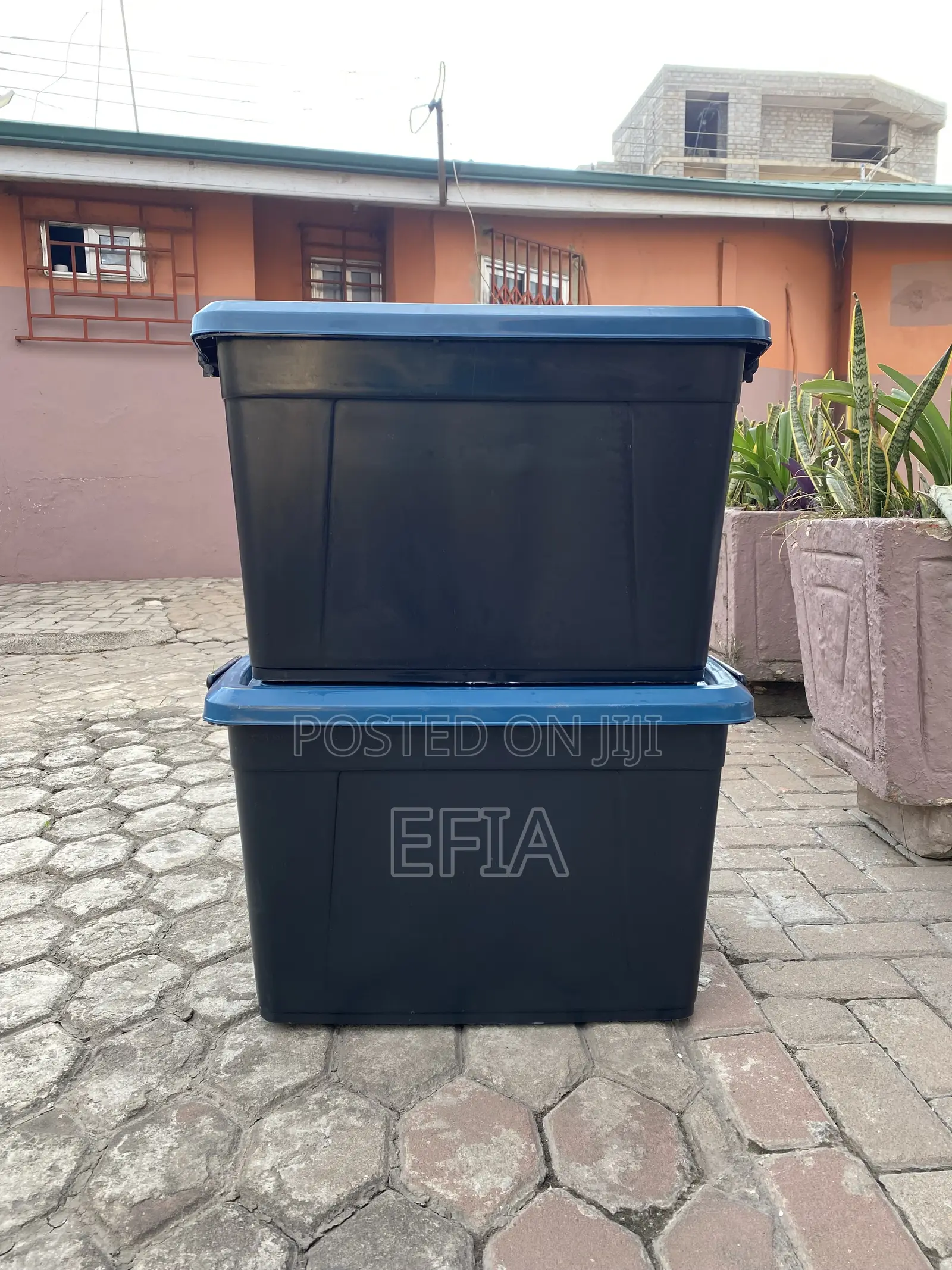 102litres Capacity Side Buckle Storage Container With Wheels