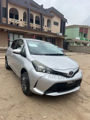 Toyota Vitz 1.3 FWD 5dr 2015 Silver