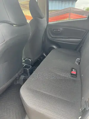 Toyota Vitz 1.3 FWD 5dr 2015 Silver