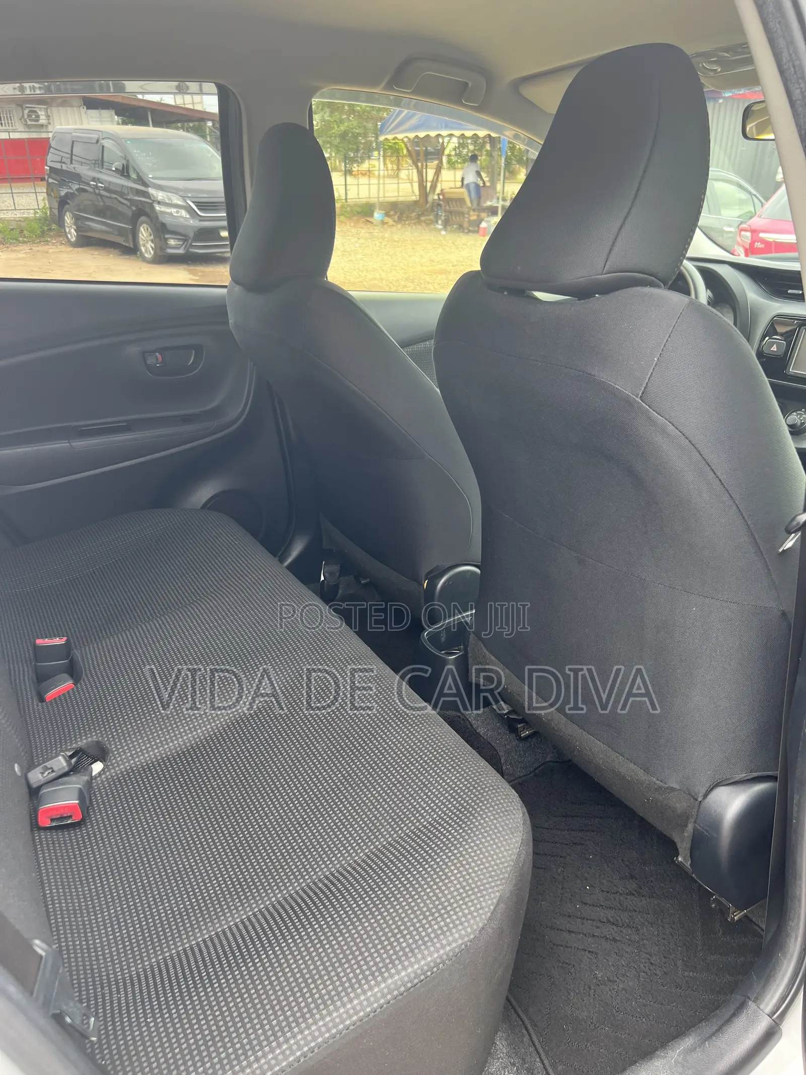 Toyota Vitz 1.3 FWD 5dr 2015 Silver