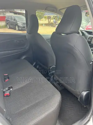 Toyota Vitz 1.3 FWD 5dr 2015 Silver
