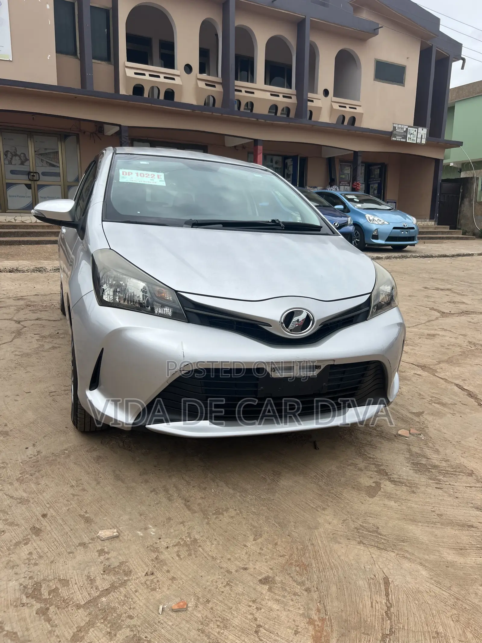 Toyota Vitz 1.3 FWD 5dr 2015 Silver