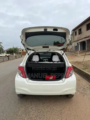 Toyota Vitz 1.3 FWD 5dr 2012 White