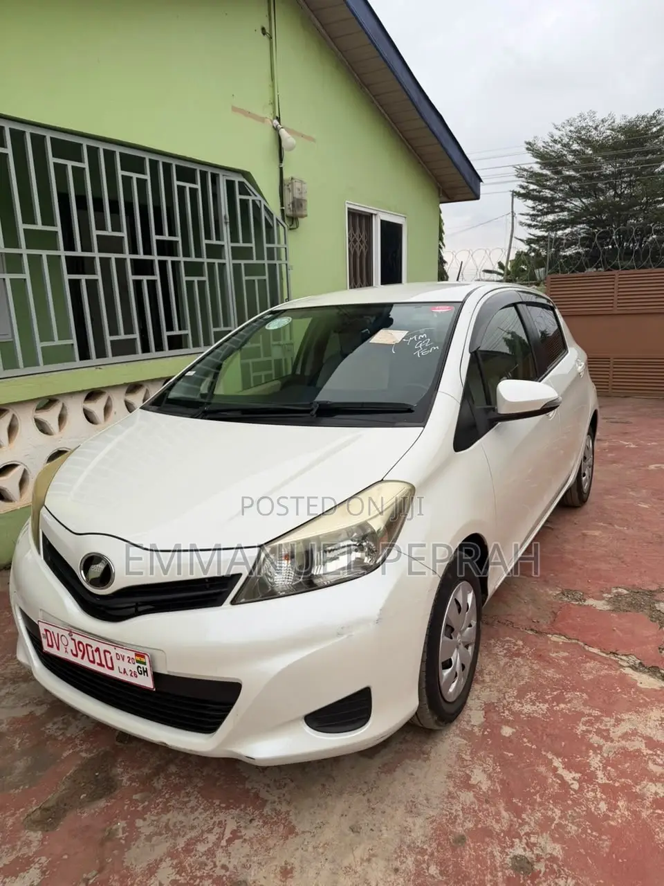 Toyota Vitz 1.3 FWD 5dr 2012 White