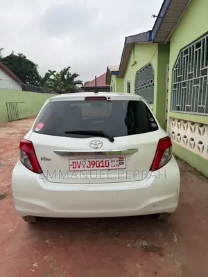 Toyota Vitz 1.3 FWD 5dr 2012 White