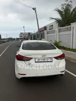 Hyundai Elantra Limited Sedan FWD (1.8L 4cyl 6A) 2016 White