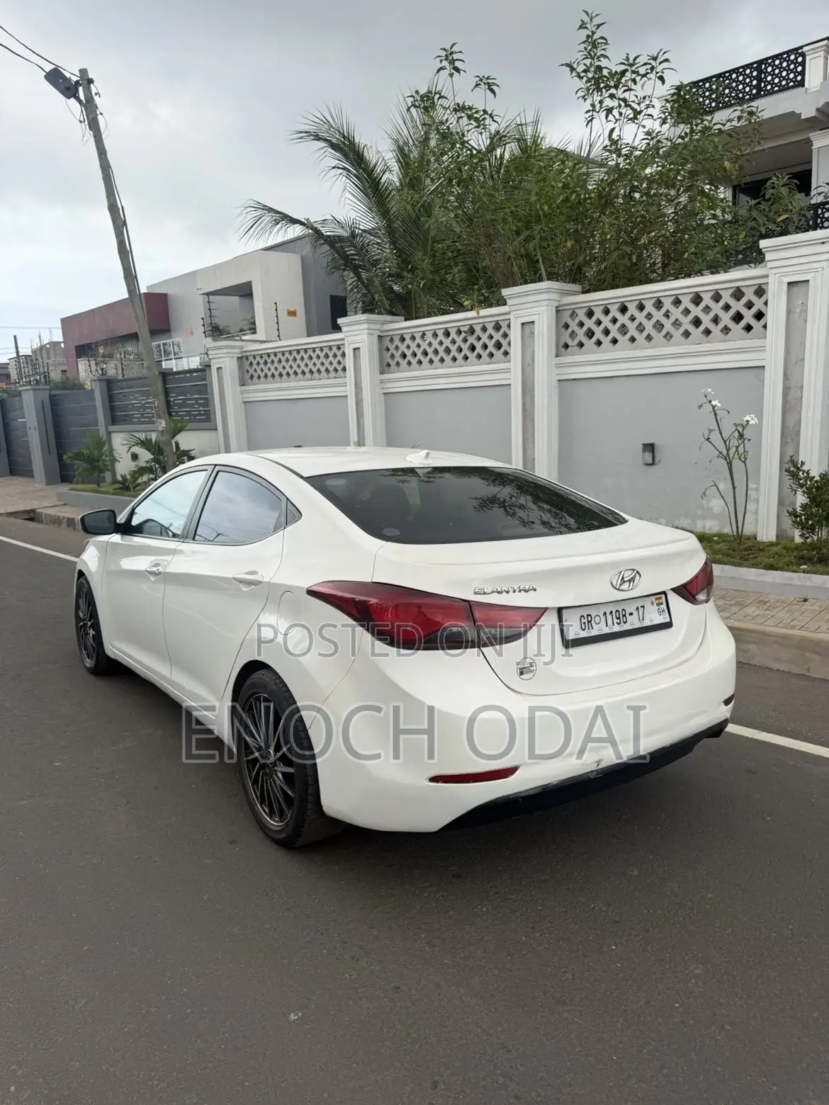 Hyundai Elantra Limited Sedan FWD (1.8L 4cyl 6A) 2016 White