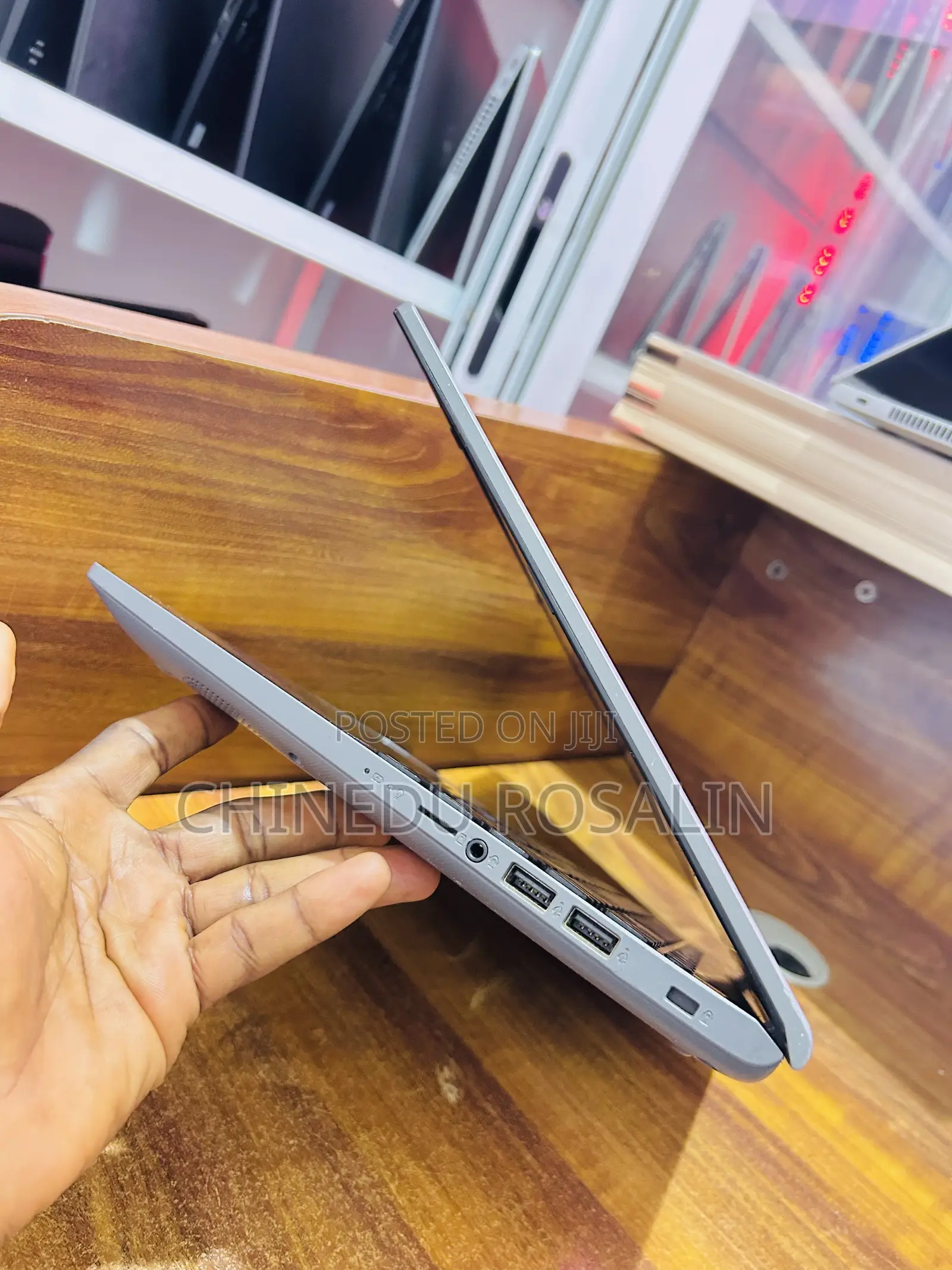Laptop Asus Vivobook 15 8GB AMD Ryzen 5 SSD 256GB