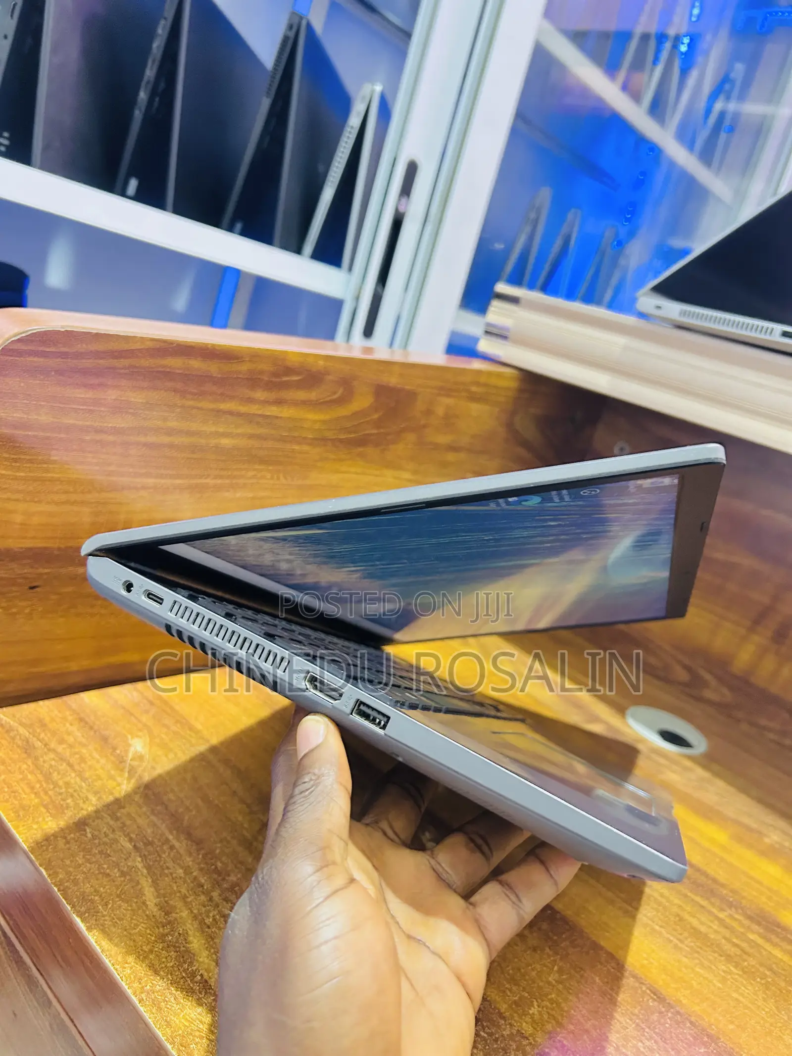 Laptop Asus Vivobook 15 8GB AMD Ryzen 5 SSD 256GB