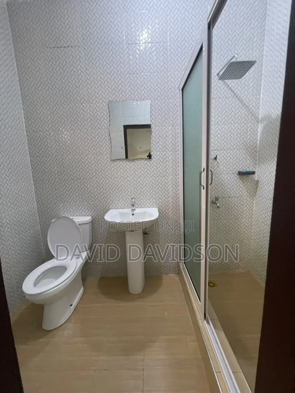 3bdrm Mansion in 3 Bedroom Self, Tema Metropolitan for rent