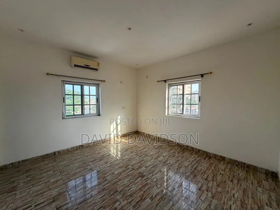 3bdrm Mansion in 3 Bedroom Self, Tema Metropolitan for rent