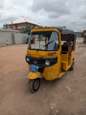 Bajaj RE 2025 Yellow