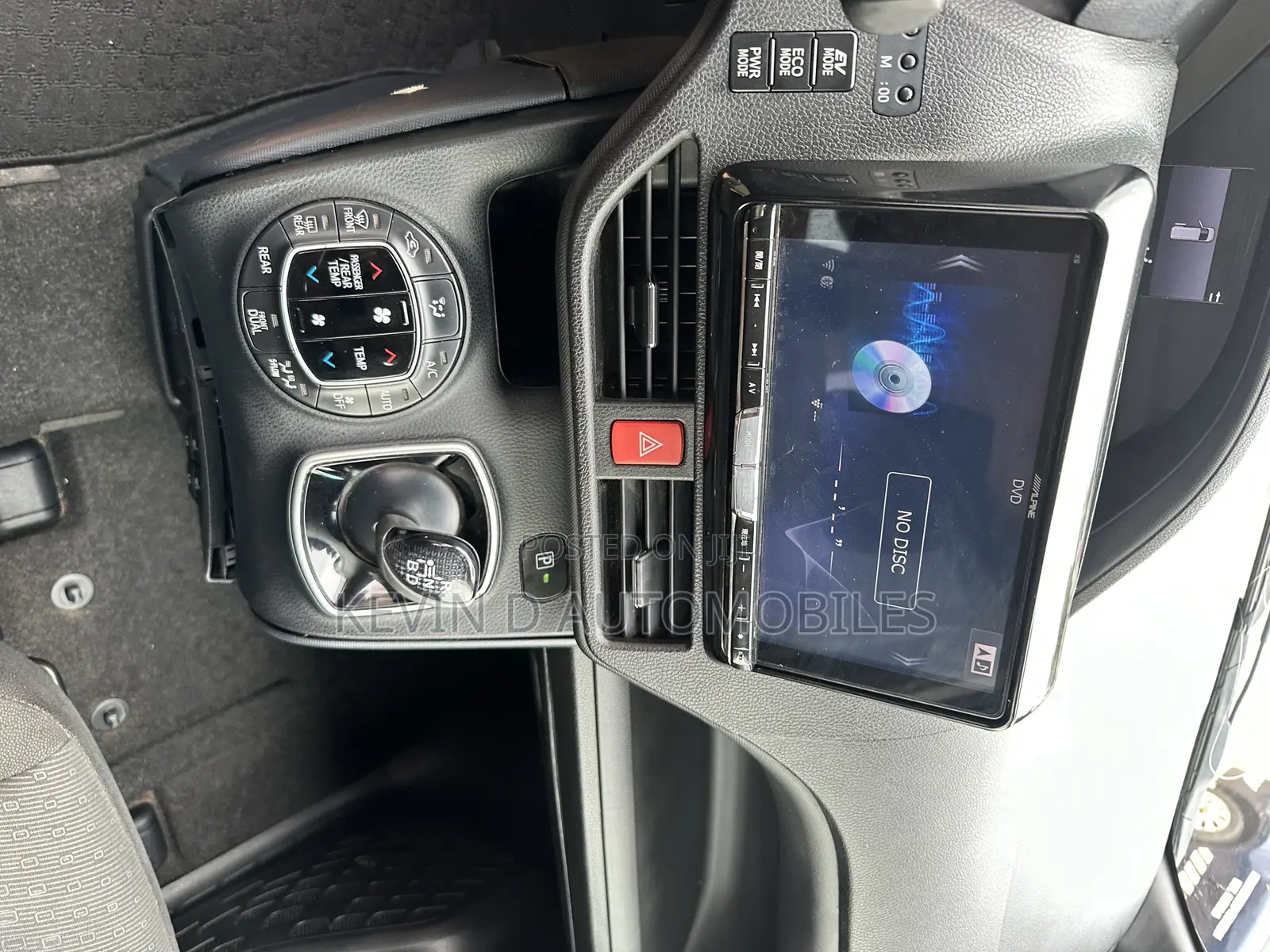 Toyota Voxy Hybrid ZS Kirameki 2WD 7-Seater 2017 Silver