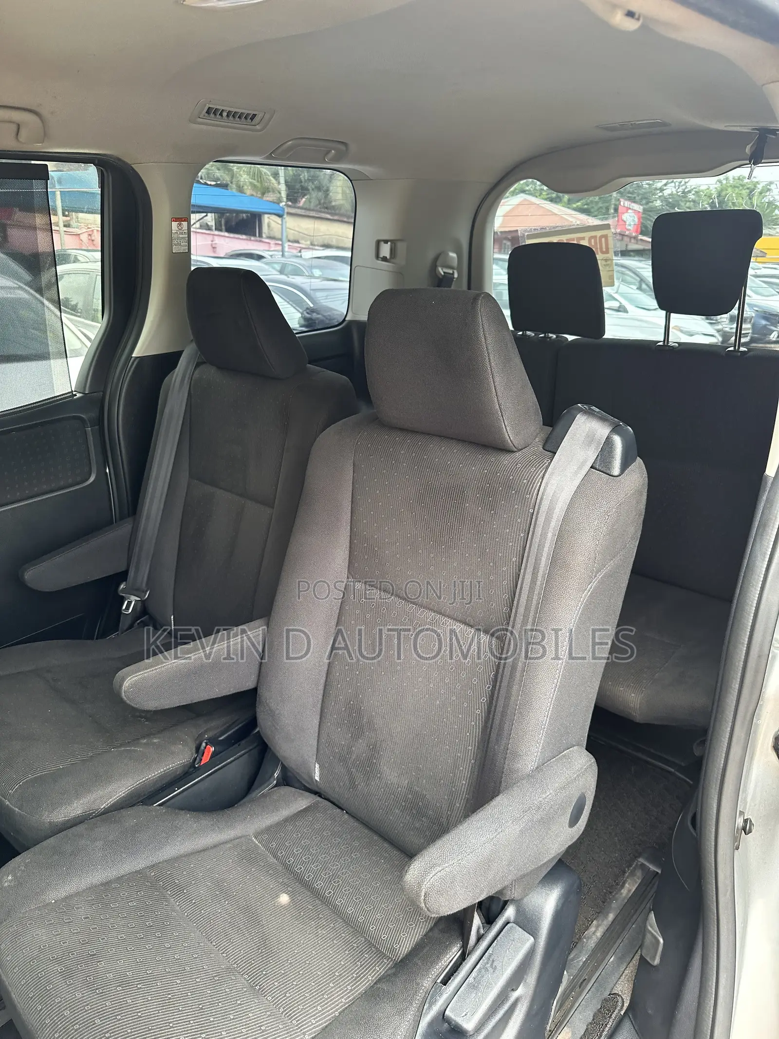 Toyota Voxy Hybrid ZS Kirameki 2WD 7-Seater 2017 Silver