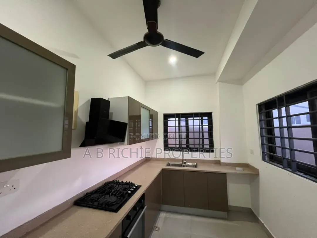5bdrm House in Ab Richie Properties, Tseaddo for rent